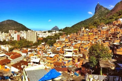 Découvrez la favela santa marta à rio avec un guide local, admirez la statue de michael jackson, rencontrez les habitants et partagez un verre chez votre guide. transfert premium inclus.