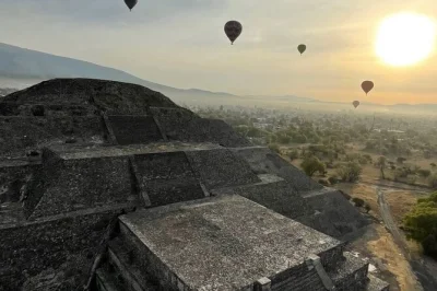 Schwebe bei sonnenaufgang über teotihuacan, genieße ein frühstück in einer höhle und probiere traditionelle getränke – tagesausflug ab mexiko-stadt mit hin- und rückfahrt inklusive.