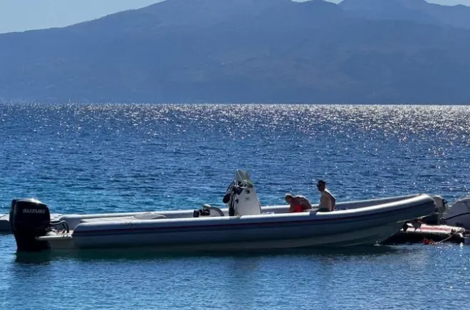 Sarandë Speedboot-Tour: Versteckte Buchten und Badepausen