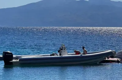 Sarandë Speedboot-Tour: Versteckte Buchten und Badepausen