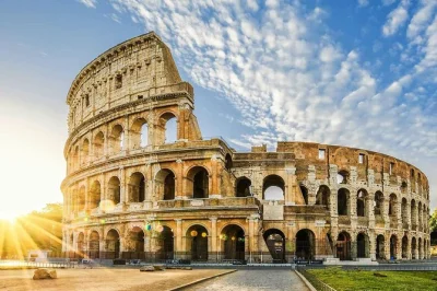 Descubra a roma antiga em um tour pequeno pelo coliseu, fórum romano e monte palatino. ingressos, guia especializado e fones de ouvido inclusos.