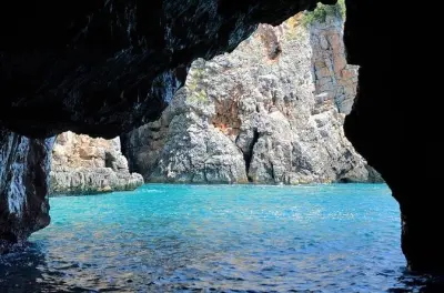 Grotte bleue de Kotor en bateau privé : Nagez dans une eau lumineuse