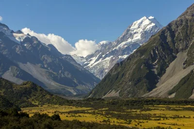 Découvrez la transition de l’animation de queenstown à la quiétude du lac tekapo, avec pauses gourmandes à omarama, balades à mt cook et ambiance conviviale en petit groupe. prise en charge inc