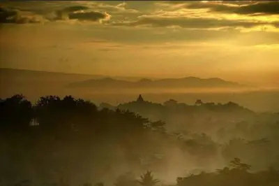 Nascer do sol em Borobudur e passeio de jipe pelo vulcão em Yogyakarta