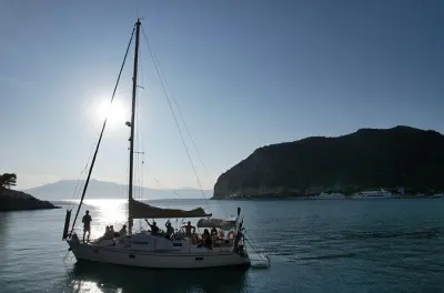 Schnorcheln in Nafplio: Privater Segeltörn mit Daskalio Insel
