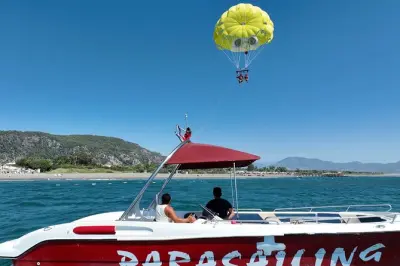 Parasailing in Sarigerme: Türkisfarbenes Wasser, individuelle Höhen