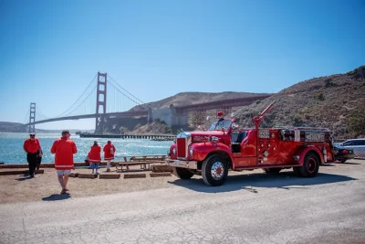 Découvrez san francisco à bord d’un camion de pompiers ancien, traversez le golden gate bridge avec un guide local, arrêts photos et anecdotes au programme.