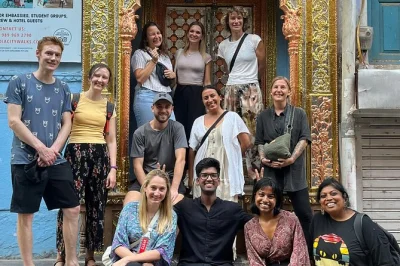 Laissez un guide local vous emmener dans les marchés animés d’old delhi, goûter à la street food mythique, découvrir la cuisine du gurdwara et les palais aux épices. dégustations et balade en