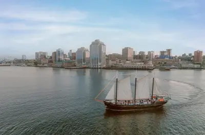 Porto di Halifax in vela sul Tall Ship Silva con musica live