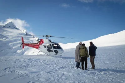 Vivez l’adrénaline d’un atterrissage sur glacier près de queenstown, survolez les cascades d’earnslaw burn et explorez des vallées alpines isolées—avec prise en charge à l’hôtel et pil
