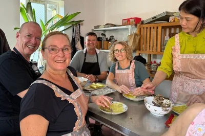 Ba vi entdecken: tee pflücken, mit einheimischen kochen, durch reisfelder radeln und füße im kräuterbad entspannen – authentisches dorfleben vor den toren hanois.