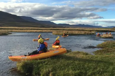 Caiaque perto de Akureyri: Remada guiada no rio Svartá
