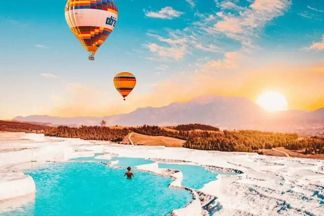 Volo in mongolfiera a Pamukkale: Alba sui travertini