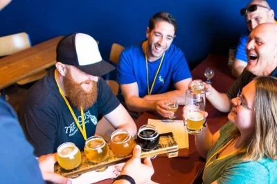 Descubre la escena cervecera de pittsburgh con un tour guiado, degustaciones vip y transporte ida y vuelta. prueba hasta 12 cervezas, conoce a los cerveceros locales y disfruta de un snack incluido.