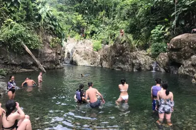 Wanderung zu El Yunque Las Tinajas mit Schwimmen und Seilschaukel