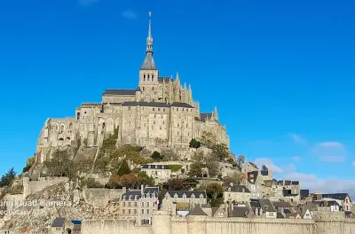 Mont-Saint-Michel desde Caen: Abadía medieval y bahía privada