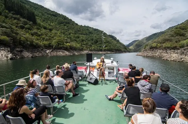 Ribeira Sacra ab Santiago: Bootsfahrt und Klöster