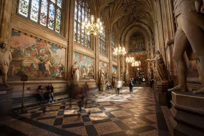 Visita westminster abbey e le houses of parliament a londra con ingresso prioritario e guida locale. biglietti e auricolari inclusi.