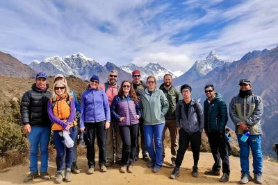 Partez pour un trek guidé au camp de base de l’everest avec des experts locaux, découvrez namche bazaar et plongez dans la culture sherpa. vols, permis et porteurs inclus.