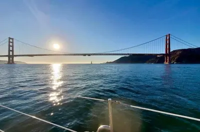 Golden Gate Bridge Segeltour: Unter der Brücke hindurchsegeln