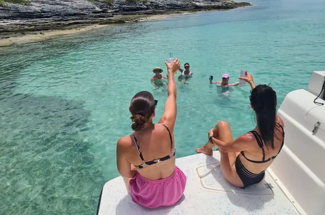 Private Bermuda Boat Charter: Cliff Jumping & Islands