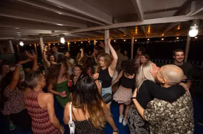 Party cruise a Halifax: Balla su Harbour Queen I