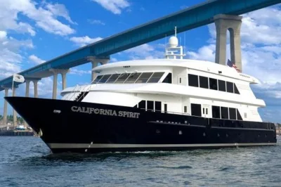 Wake up to san diego’s skyline on a 2-hour brunch cruise. enjoy bottomless mimosas, buffet stations, live music & relaxed indoor seating. includes all drinks.