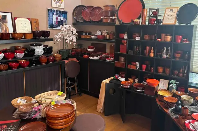Lacquer Polishing in Odawara: Create Japanese Tableware