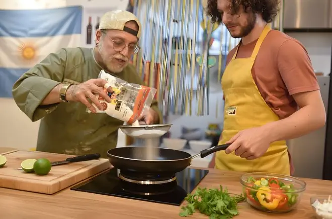 Argentinischer Kochkurs in den Anden: Kochen mit Malbec