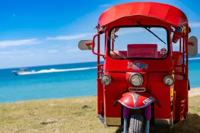 Tour en tuk tuk à Antigua : Nelson's Dockyard, plage et brasserie