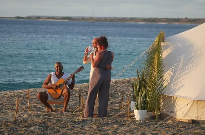 Glamping a Ponta Preta Beach: Cena privata al tramonto per due