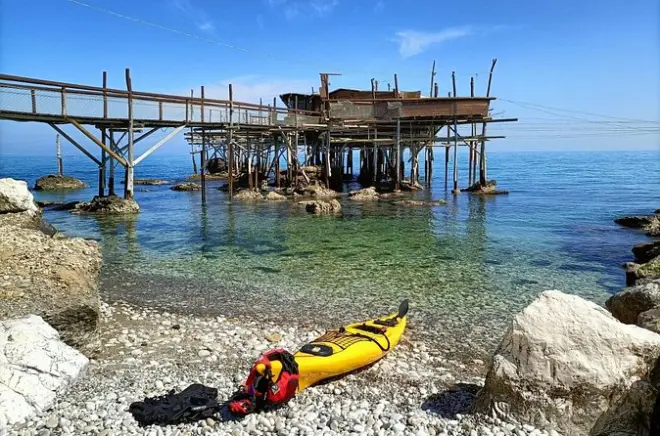 Kayak a Fossacesia: Trabocchi e grotte marine