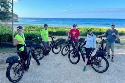 Inizia la tua mattina a kaua’i con un tour in e-bike in piccolo gruppo tra poipu e koloa, guidato da locali, con soste a spouting horn, piantagioni e chiese storiche. bike e caschi inclusi.