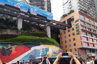 Chongqing : Liziba Rail, Ciqikou et Hongya Cave en visite journée