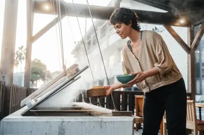 Pranzo cotto a vapore con acqua termale a Unzen
