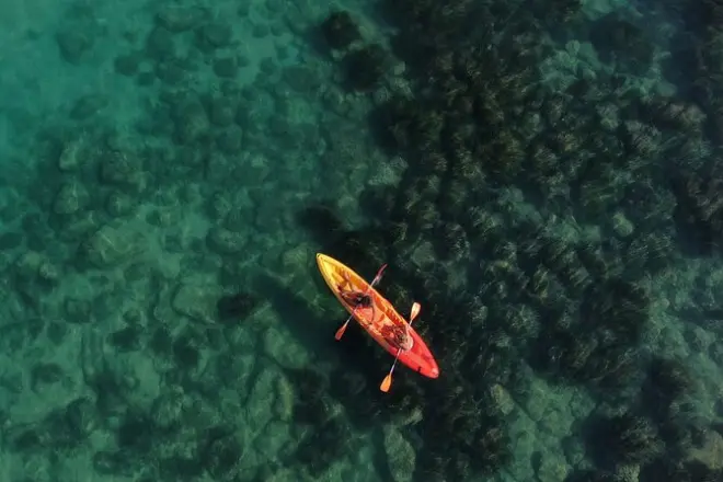 Kayak da Cala Manbrù alla riserva di Torre Salsa