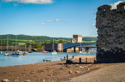Castillo de Caernarfon: Fortaleza medieval y vistas de Snowdonia