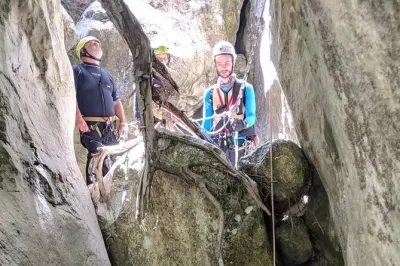 Canyoning au canyon Deos : 7 h de rappels et descentes en grotte