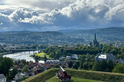 Start from trondheim’s port and explore solsiden, sverresli viewpoint, kristiansten fortress, and nidaros cathedral on a city bus tour with a local guide.