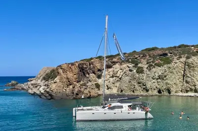 Snorkeling a Milos: Catamarano a Kleftiko con tramonto