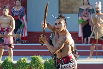 Te Puia avec spectacle haka et déjeuner depuis Auckland