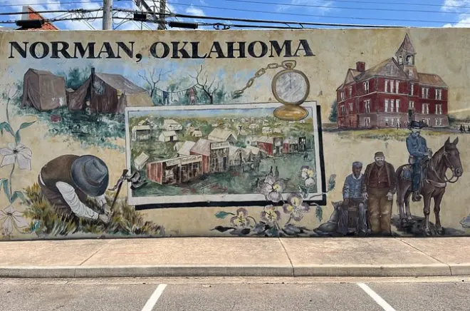 Centre-ville de Norman : Histoire et fresques de Main Street