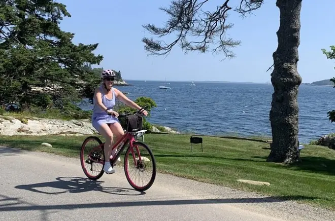 Boothbay Harbor en e-bike : Atelier d’artiste et vues côtières