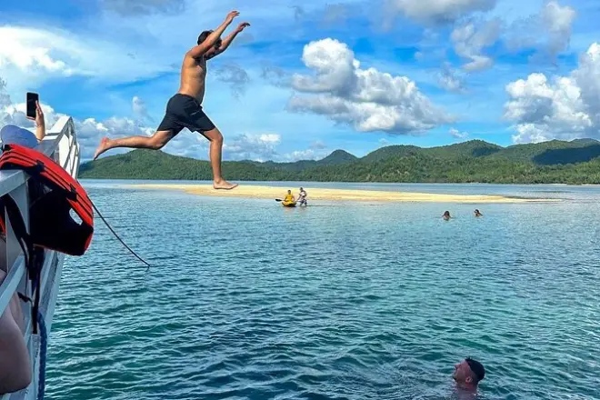 Kayaking El Nido mangroves and sandbars with lunch