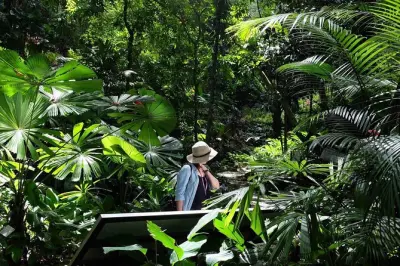 George Town : Tropical spice garden, temples, Khoo Kongsi