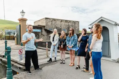 Meio dia em Newcastle com paradas na costa e história penal