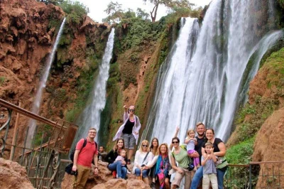 Découvrez les plus hautes cascades du maroc lors d’une excursion d’une journée en petit groupe depuis marrakech. rencontrez les singes sauvages, visitez des moulins locaux et savourez un thé à