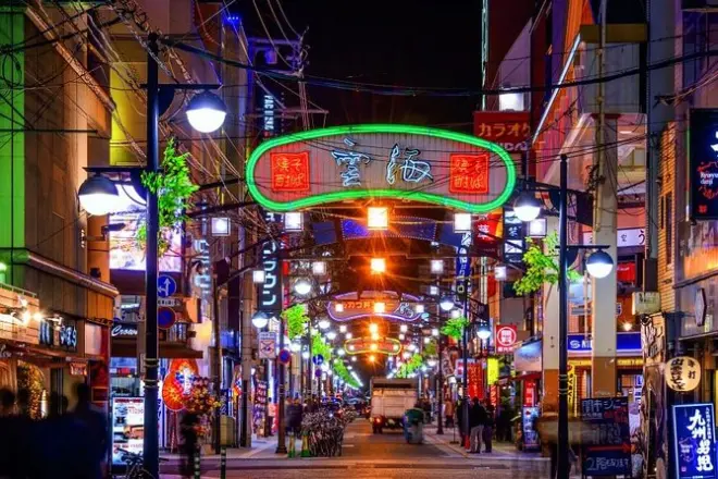 Tour gastronomico a Hiroshima: 4 tappe locali con guida e bevande