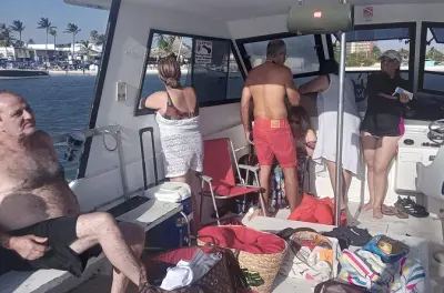 Snorkeling in Aruba: Seascooter at Mike S Reef