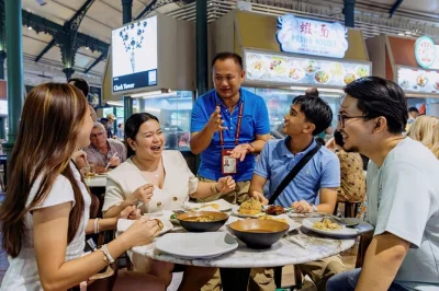 Singapur, maxwell food centre & chinatown: geführte street food tour mit preisgekrönten gerichten, flexibler speisekarte und einfacher buchung.